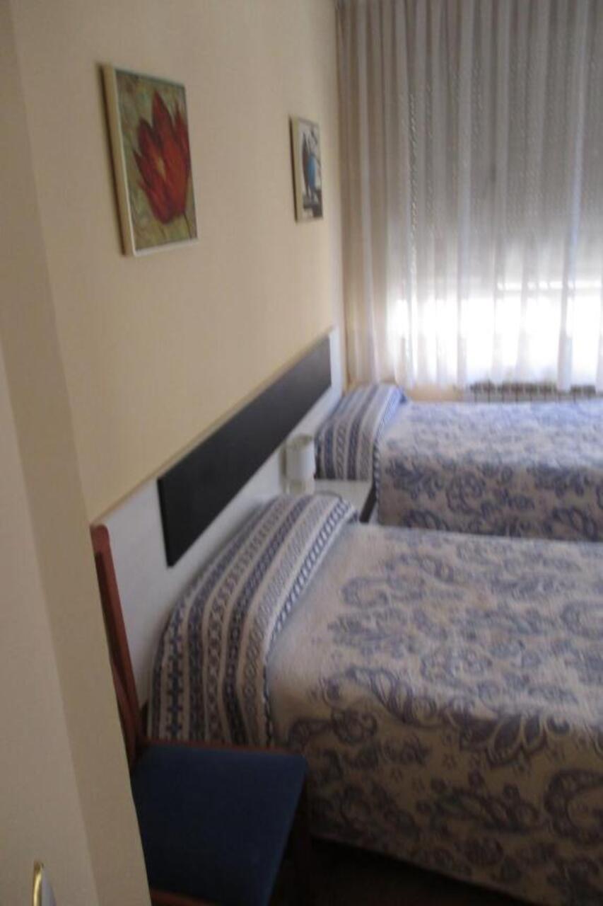 Hostal Becares بالينثيا المظهر الخارجي الصورة