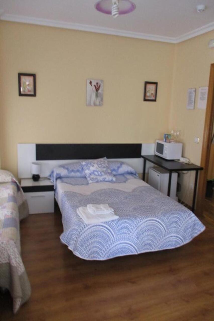 Hostal Becares بالينثيا المظهر الخارجي الصورة