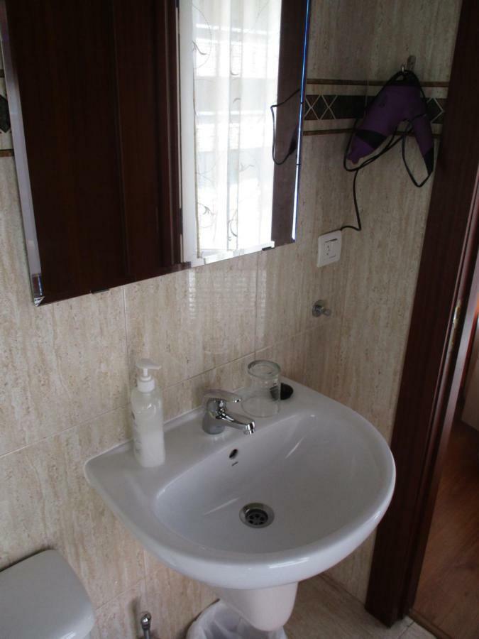 Hostal Becares بالينثيا المظهر الخارجي الصورة