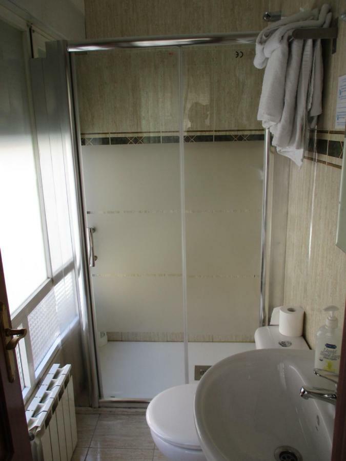 Hostal Becares بالينثيا المظهر الخارجي الصورة